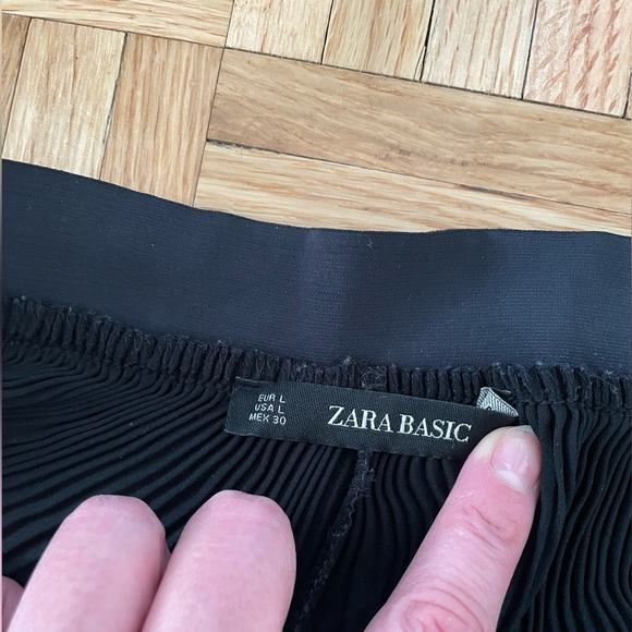 Zara Black Pleated 3/4 length flowy pants - Picture 4 of 4
